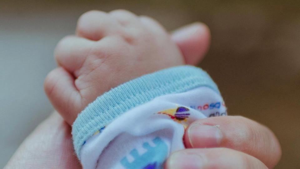 childs-hand