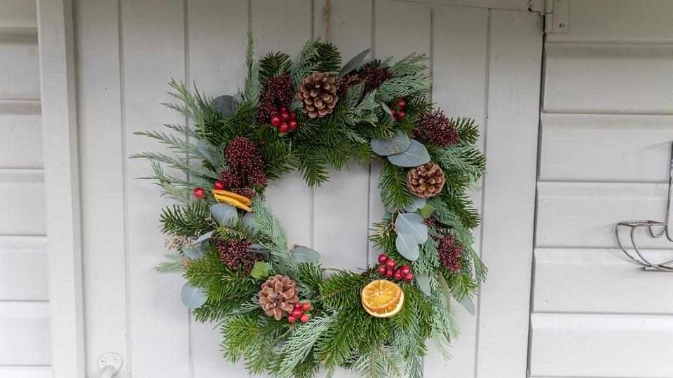 completed_christmas_wreath