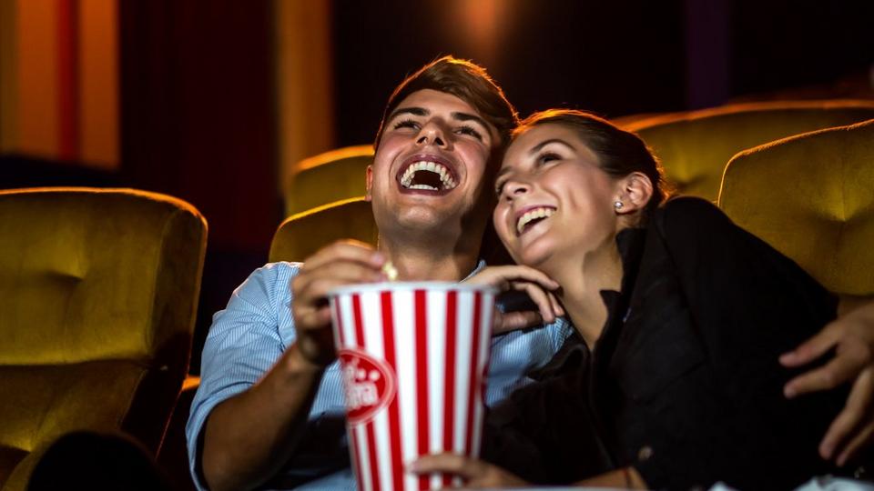 couple-in-cinema-popcorn