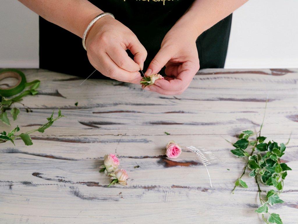 cutting-flowers-to-length-floral-comb