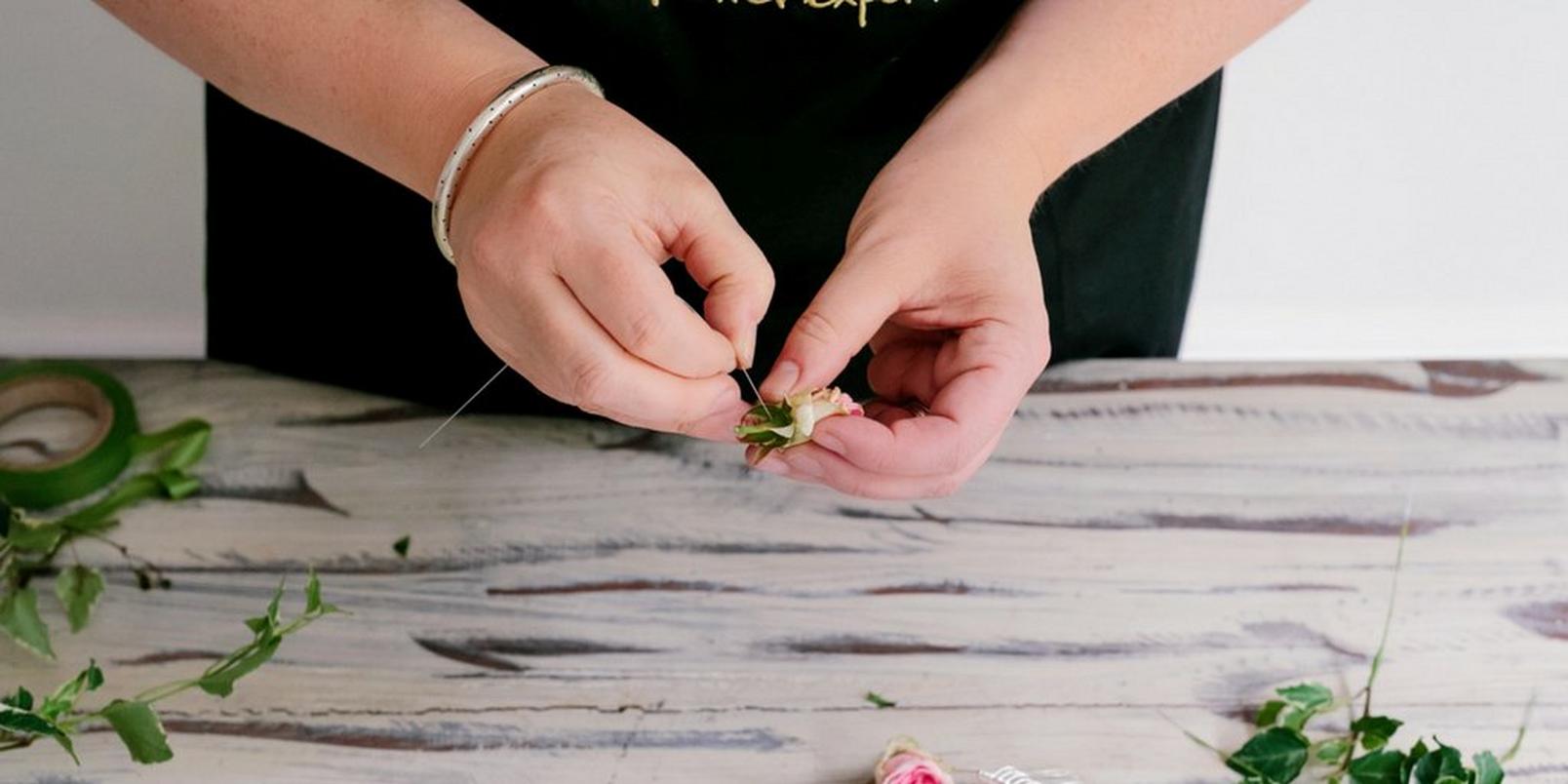 cutting-flowers-to-length-floral-comb