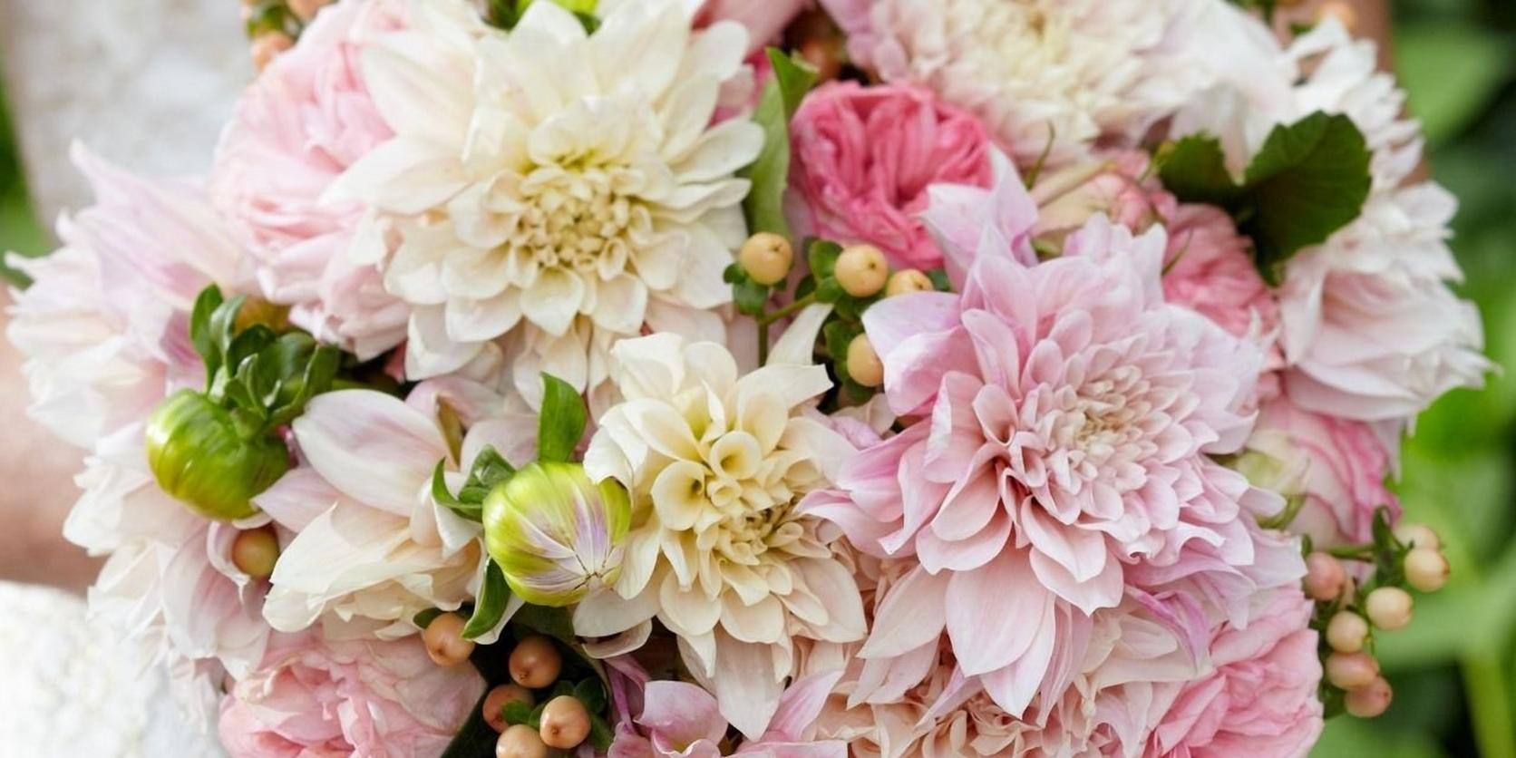 dahlias-wedding-bridal-bouquet-pastels
