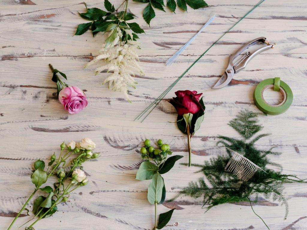 equiptment-and-flowers-for-floral-comb