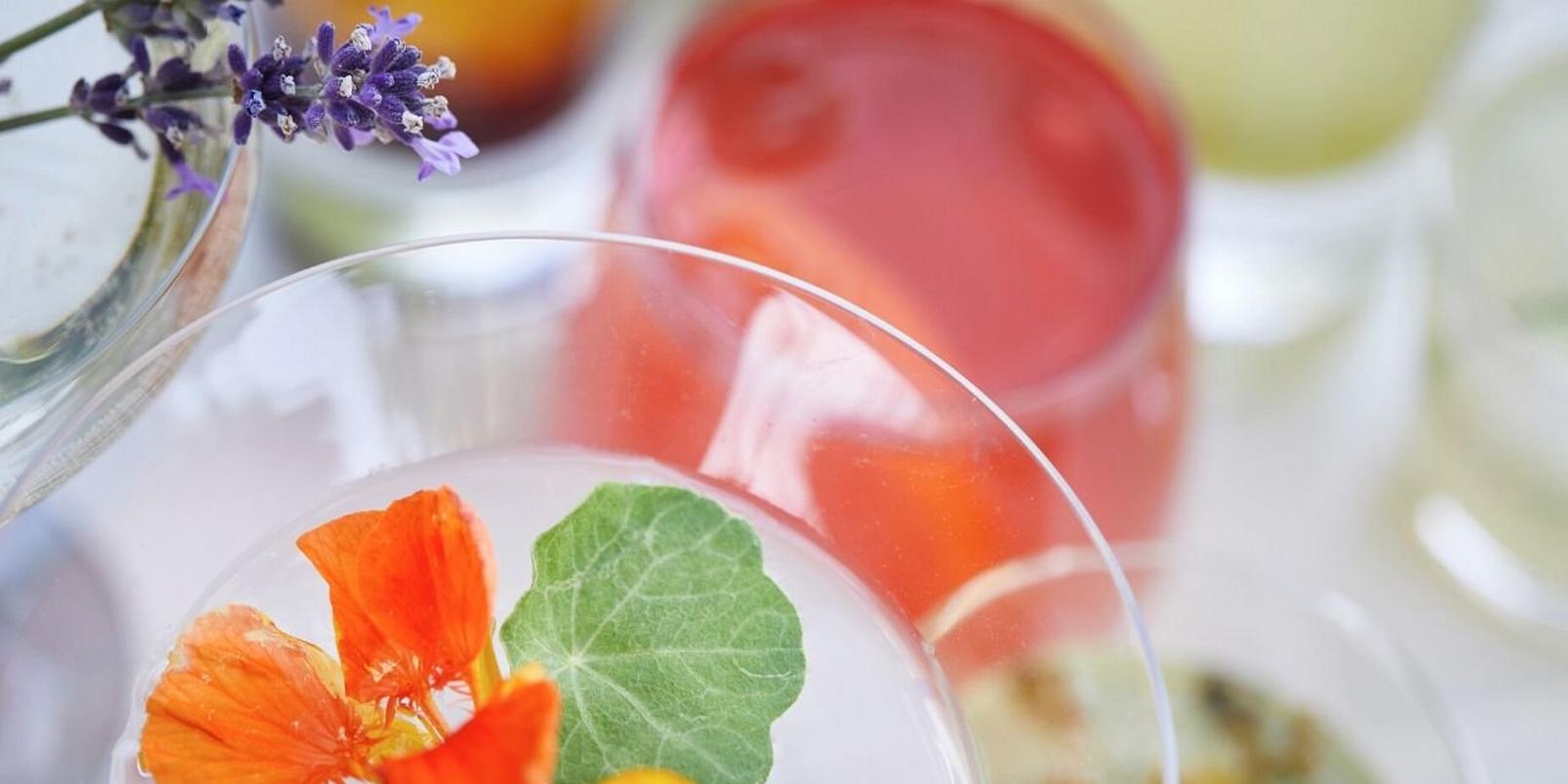 floral-ice-cubes-in-drink