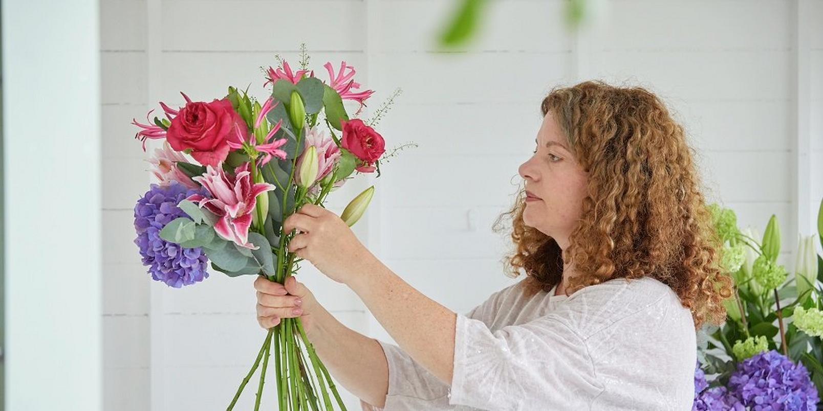 florist-arranging-flowers