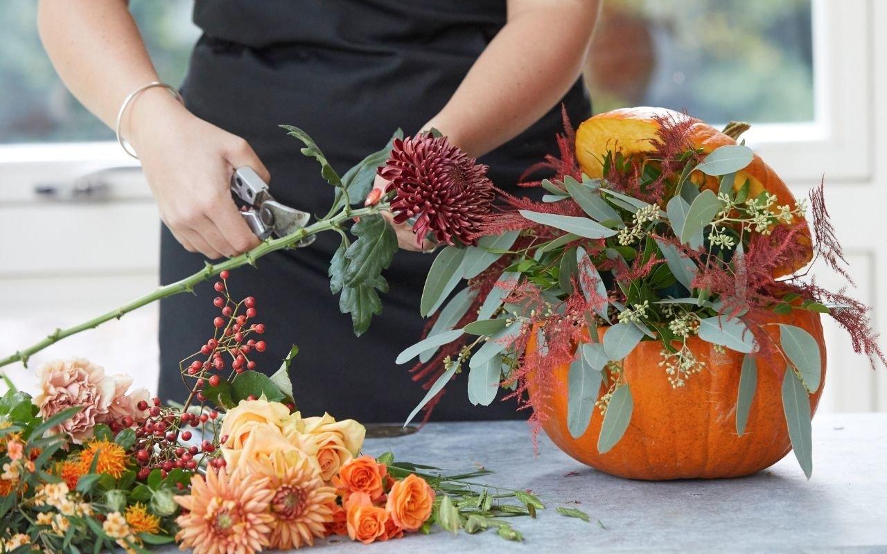 florist-cutting-stems-to-size