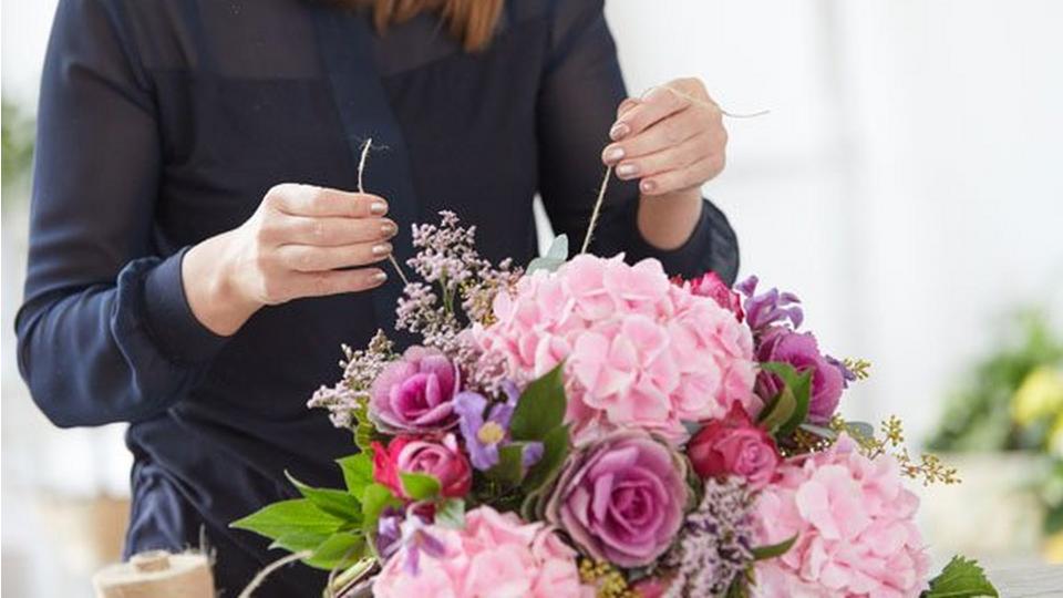 florist-working