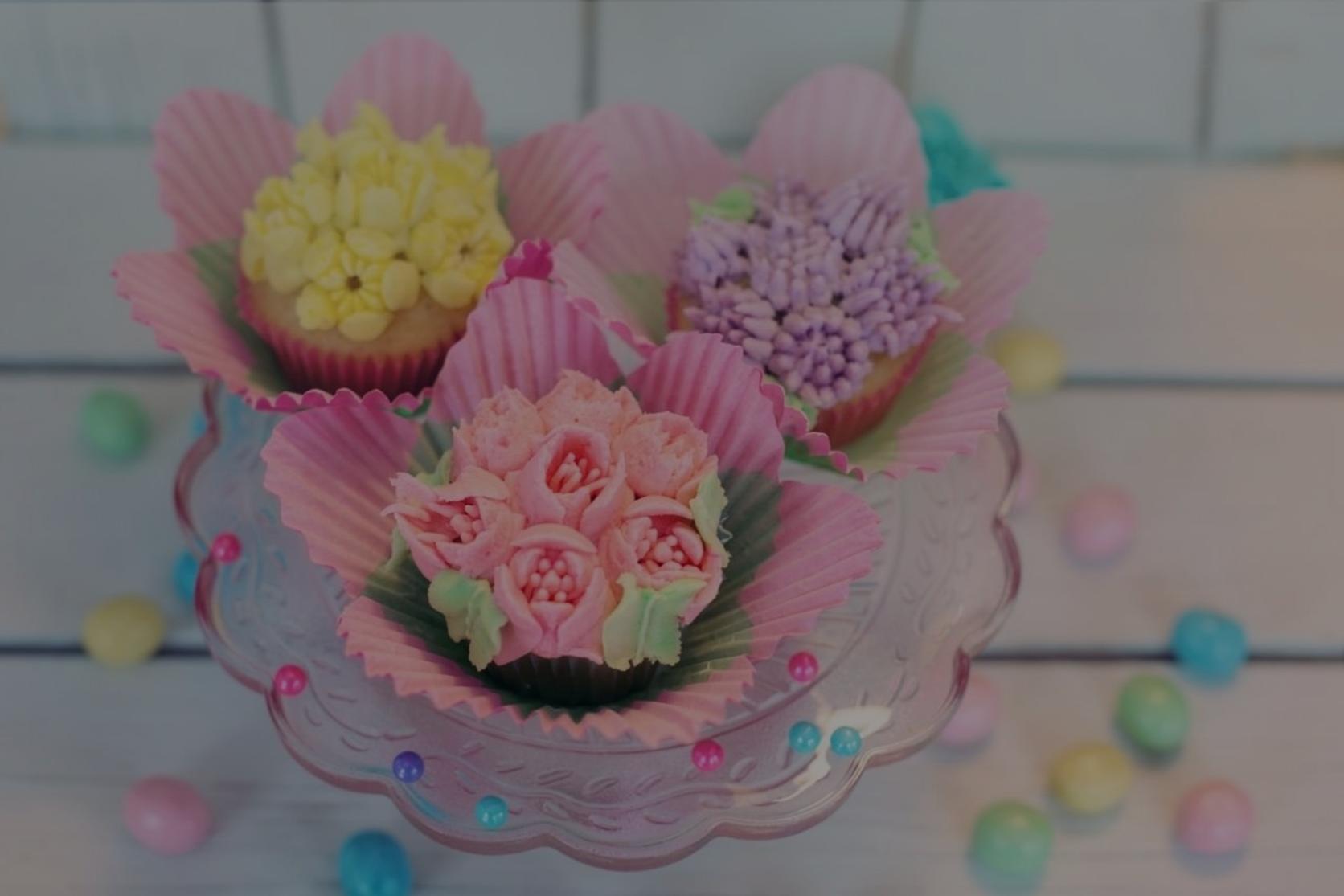 fondant-rose-cupcakes
