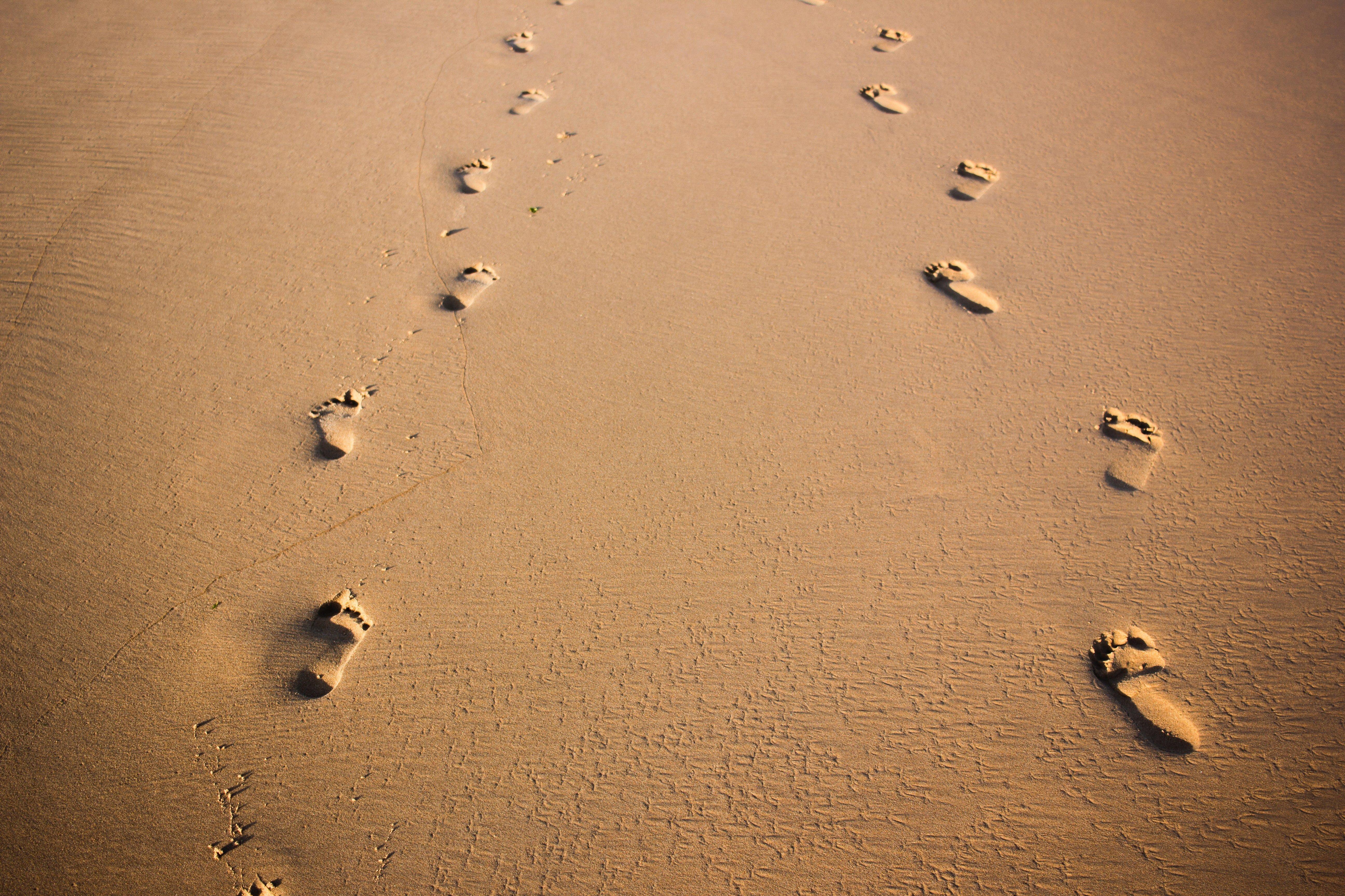 footprints-in-sand