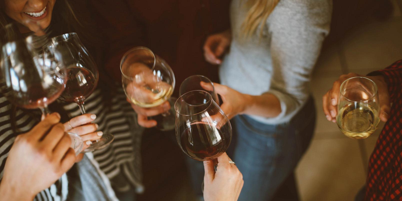 friends-drinking