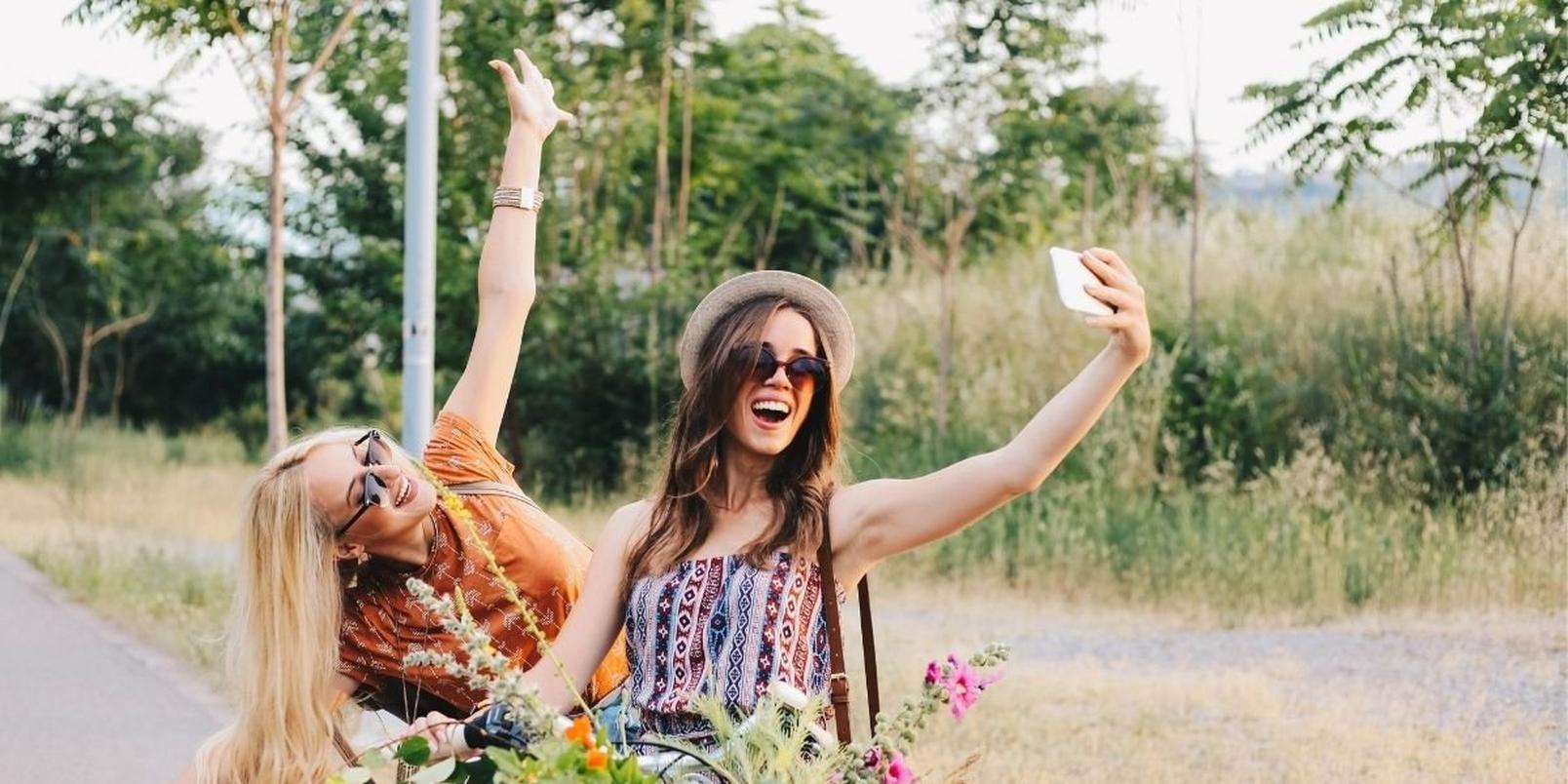 friends-taking-selfie-on-bike-flower-basket