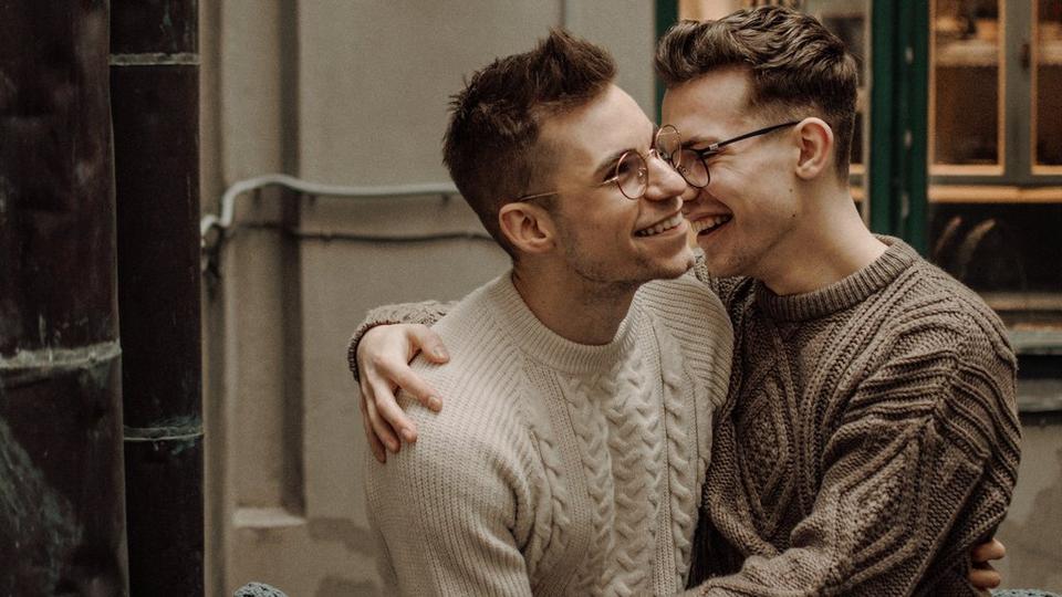 happy-men-couple-laughing