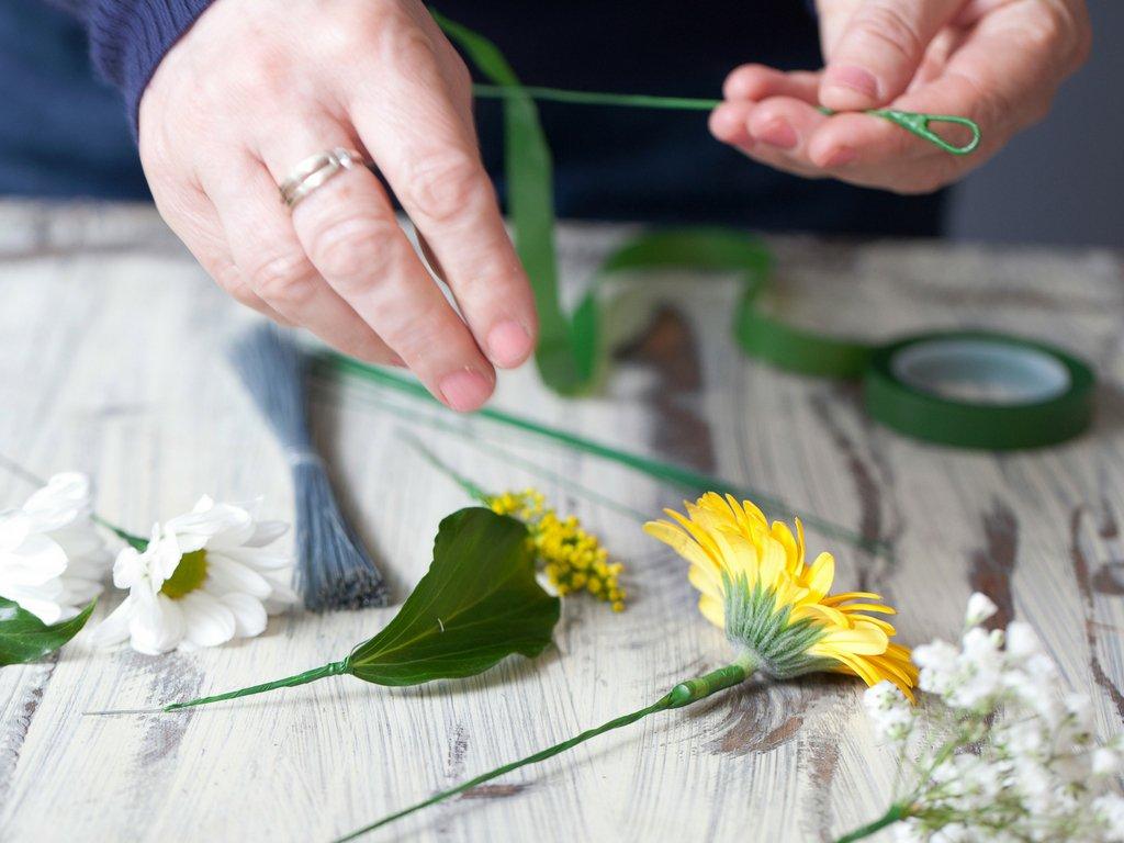 how-to-make-a-flower-crown-florist-wire