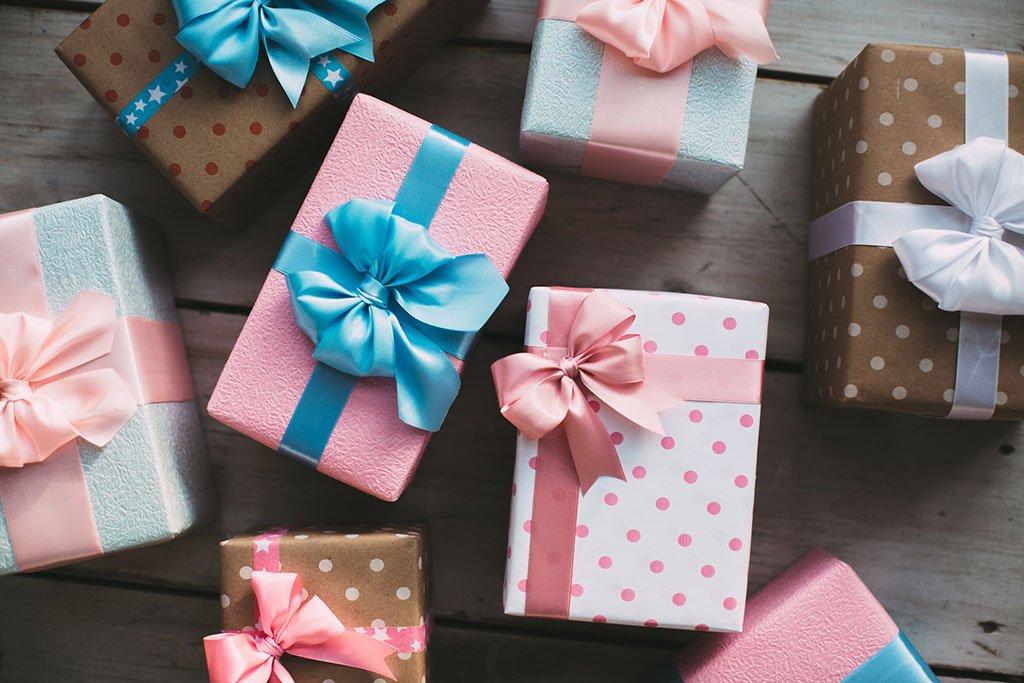 how-to-wrap-presents-like-a-pro-2