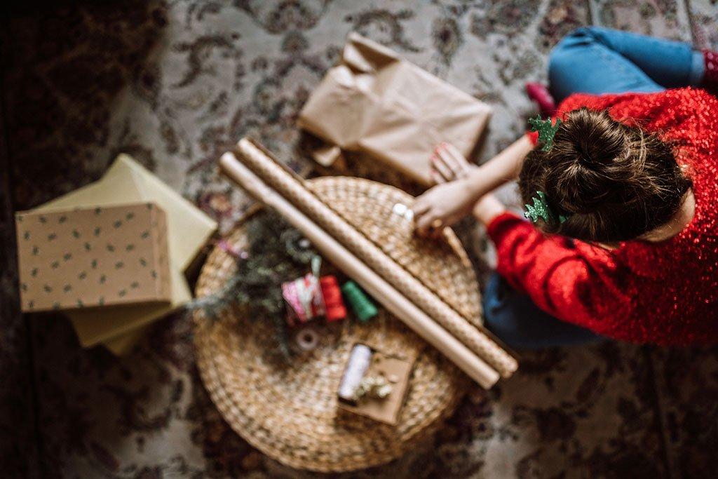 how-to-wrap-presents-like-a-pro-3