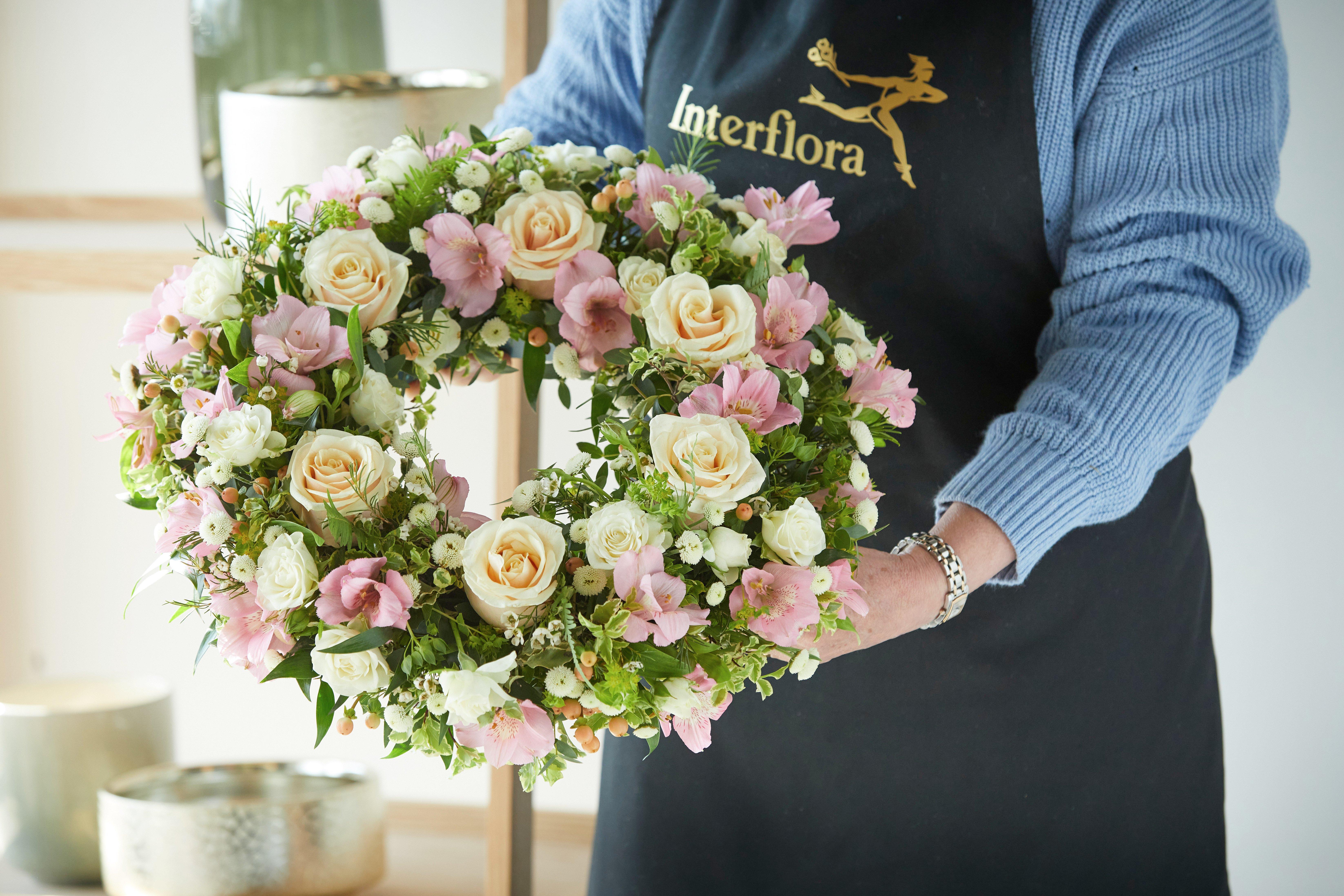 interflora-funeral-wreath-pastels