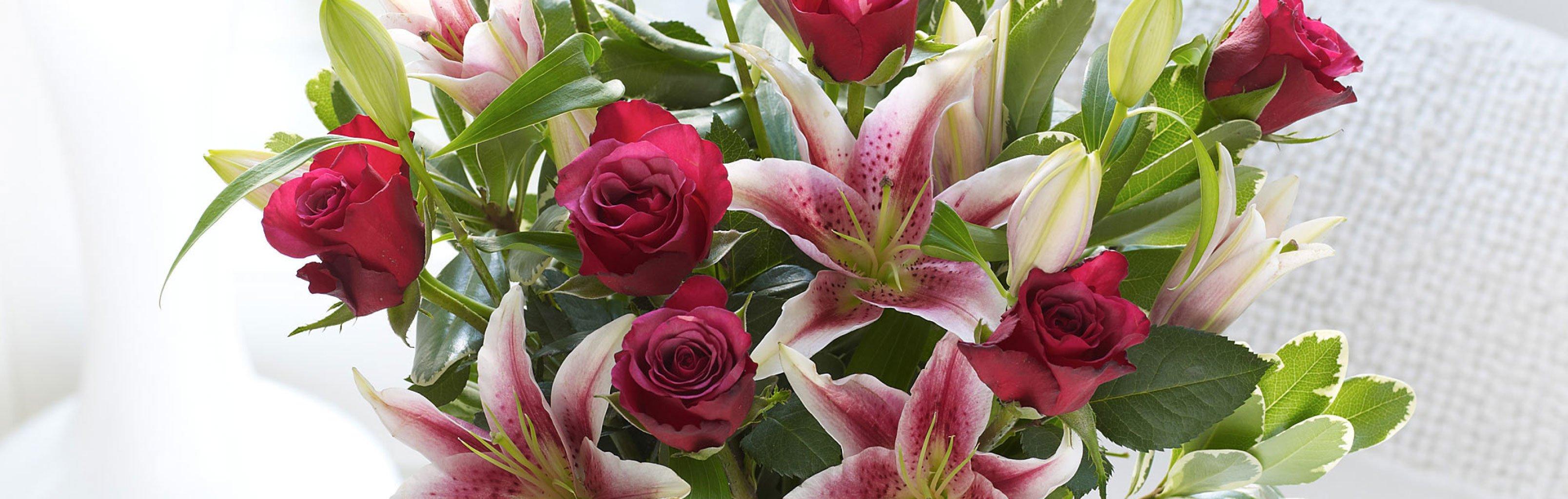 lily-rose-mixed-bouquet-red-pink
