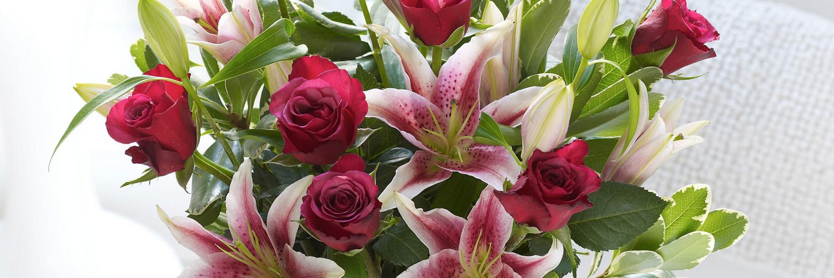 lily-rose-mixed-bouquet-red-pink