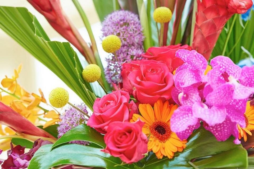 mixed-colourful-bouquet-flowers
