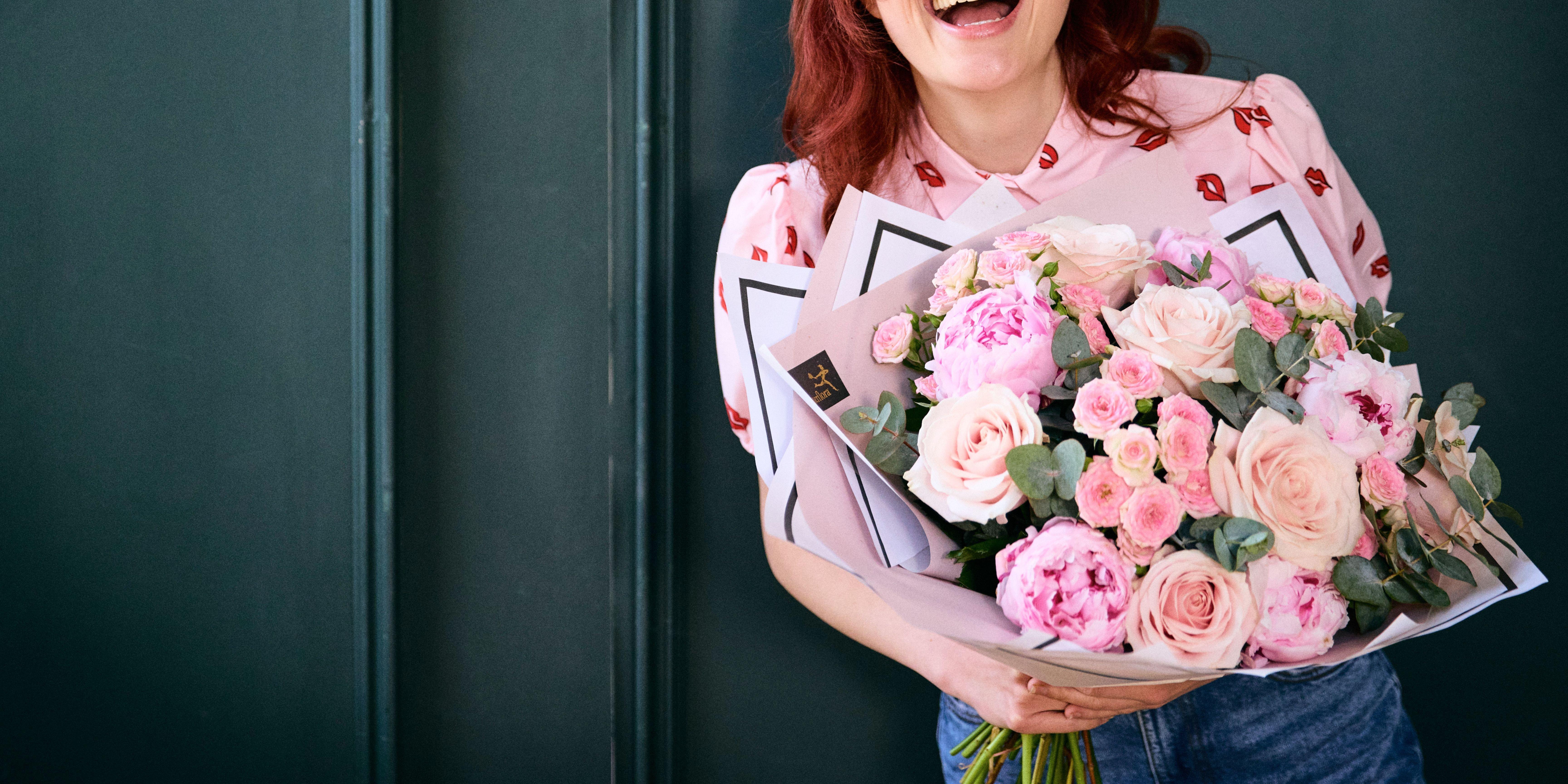 peony bouquet with headless model 2022 - no expiry (6)