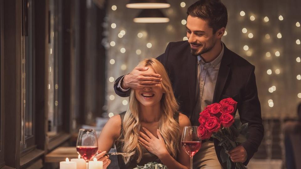 romantic-surprise-dinner