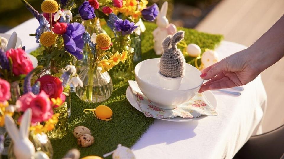 table-arrangements-easter-teacups