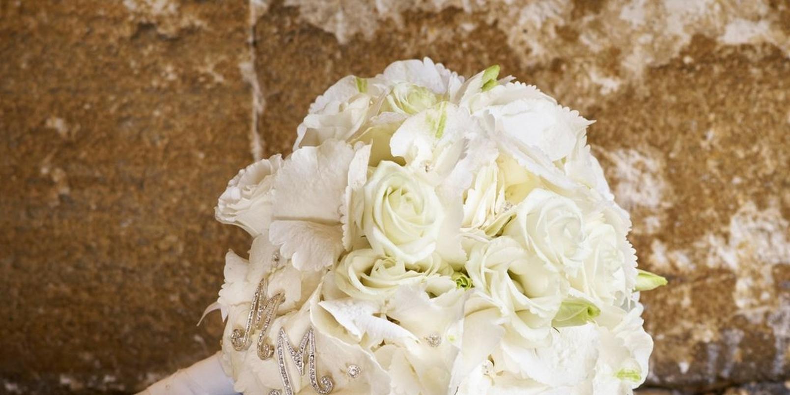 the-hidden-symbolism-in-your-wedding-bouquet-4