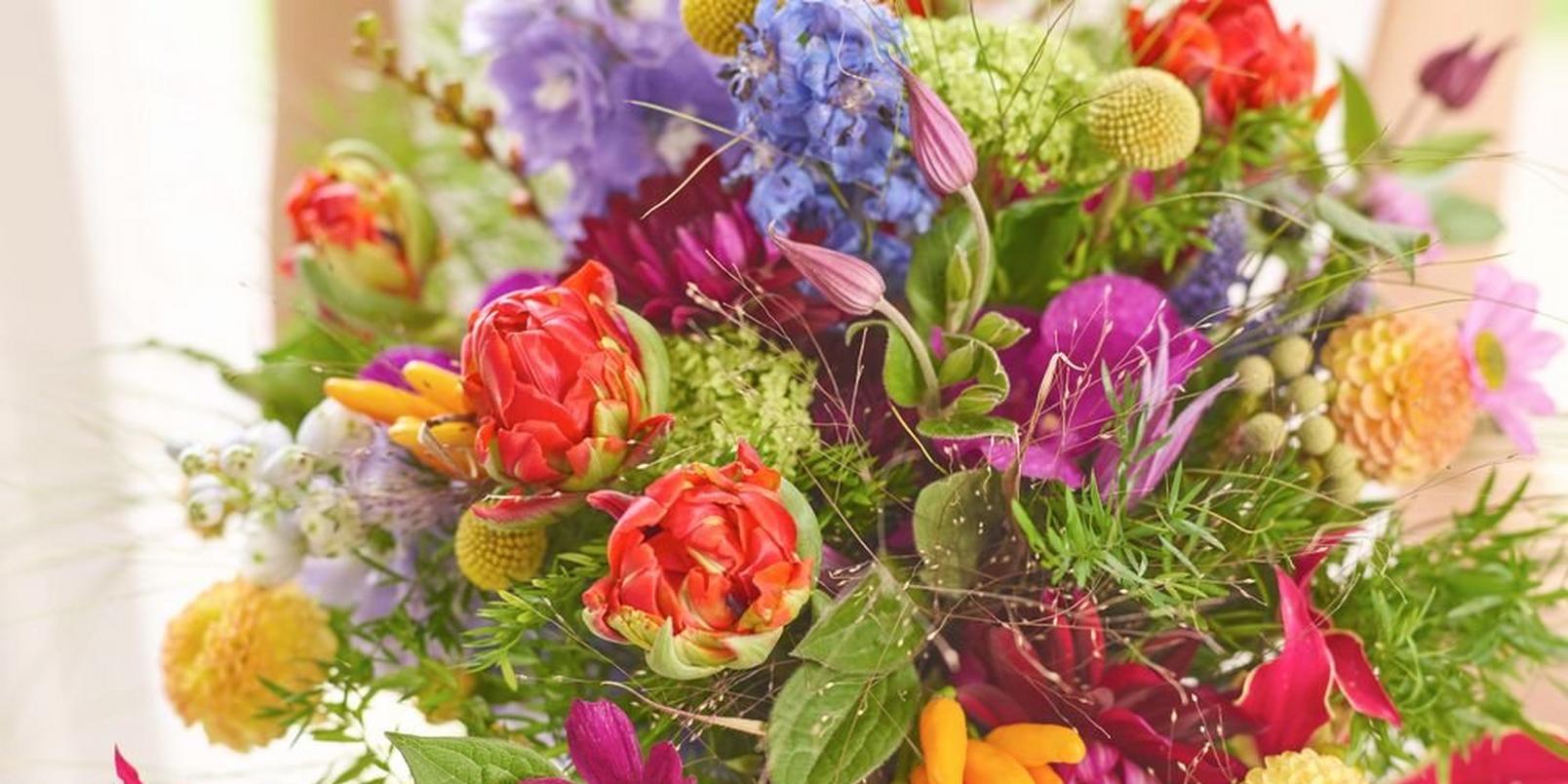 vibrant-spring-wedding-bouquet