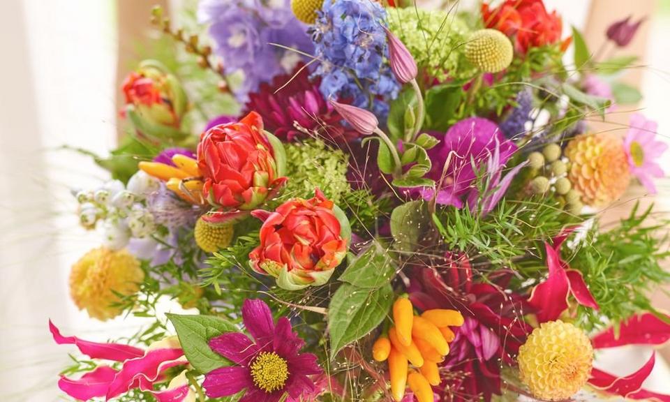vibrant-spring-wedding-bouquet