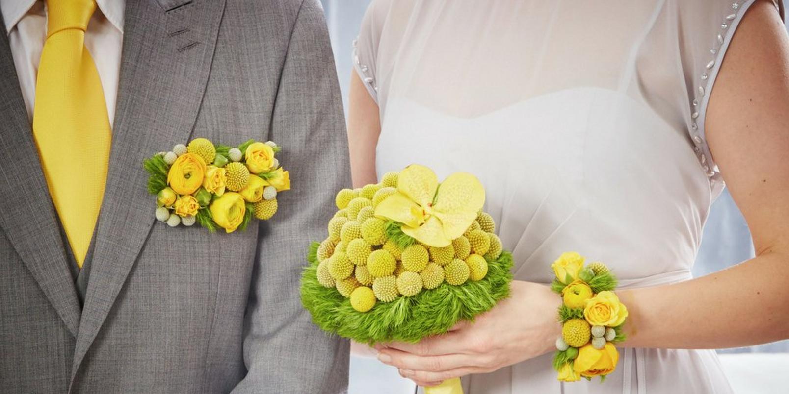wedding-bridesmaid-yellow-bridal-bouquet