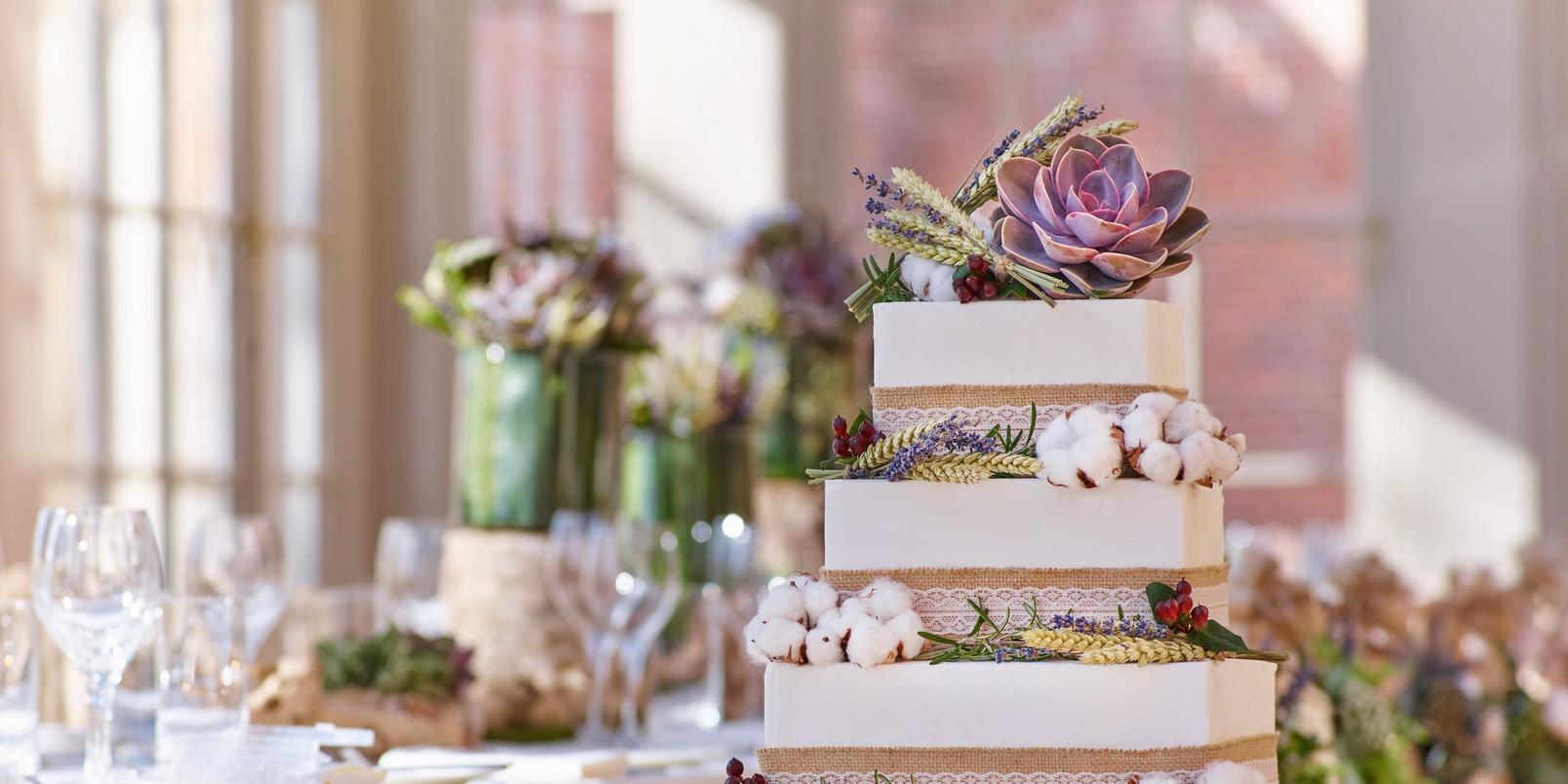 wedding-cake-foliage-herbs-decorations