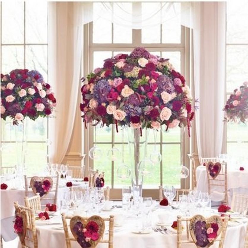 wedding-table-arrangement-red-pinks