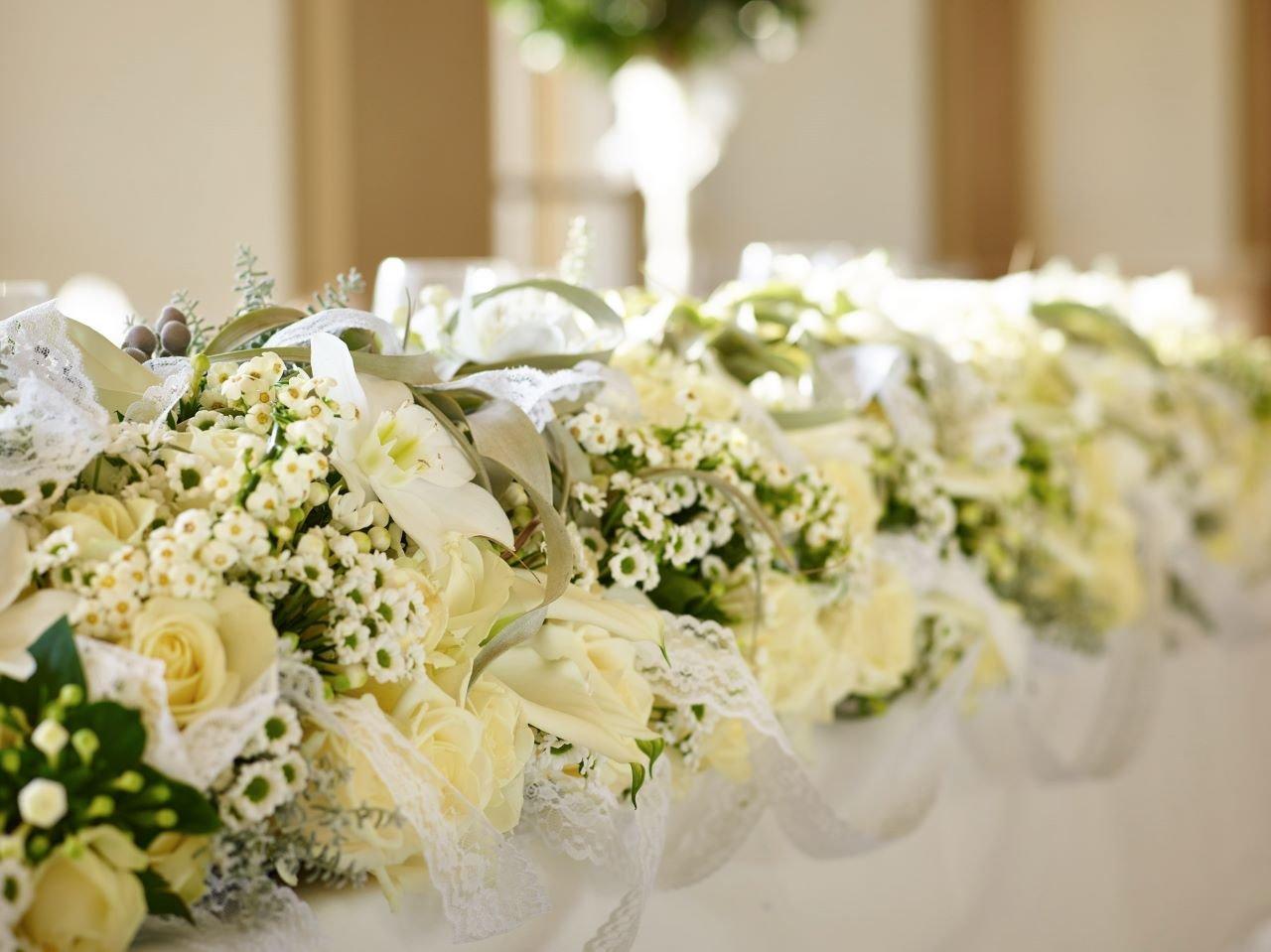 wedding-table-arrangement-white