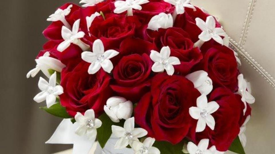 winter-rose-wedding-bouquet