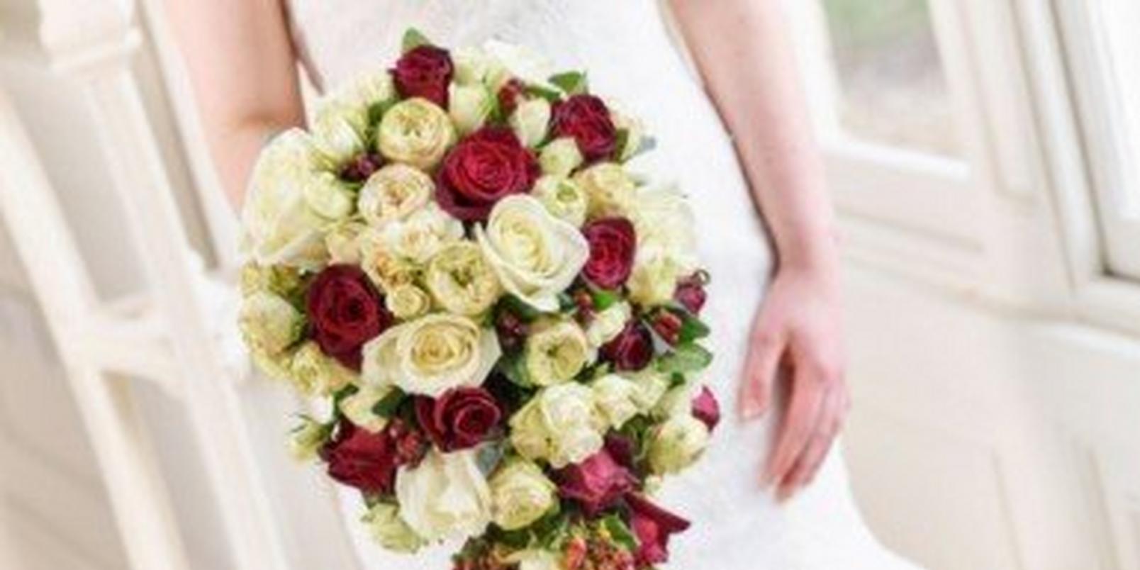 winter-wedding-flowers-bouquet