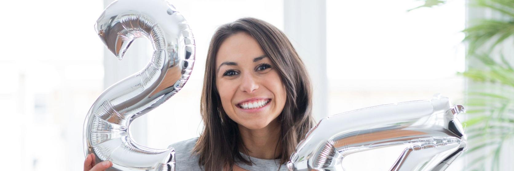woman-24-balloons-birthday