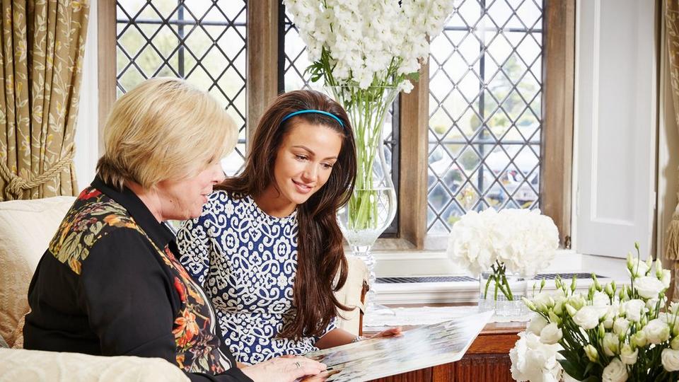 women-planning-a-wedding